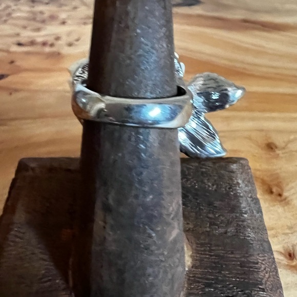 🌹Beautiful Ivory Rose Ring W/ Jewelled Leaves - Picture 9 of 14